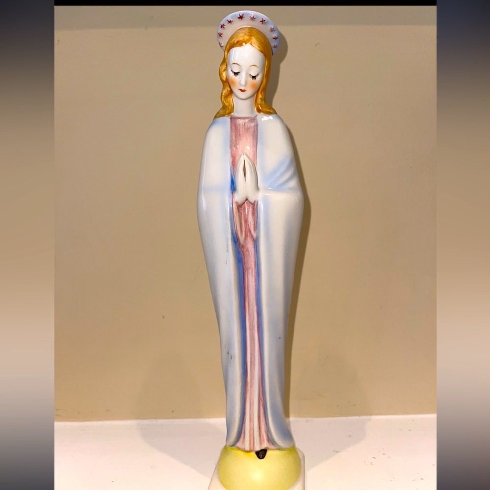 Goebel M.J. Hummel "Madonna with Halo" figurine pre-owner like brand new
